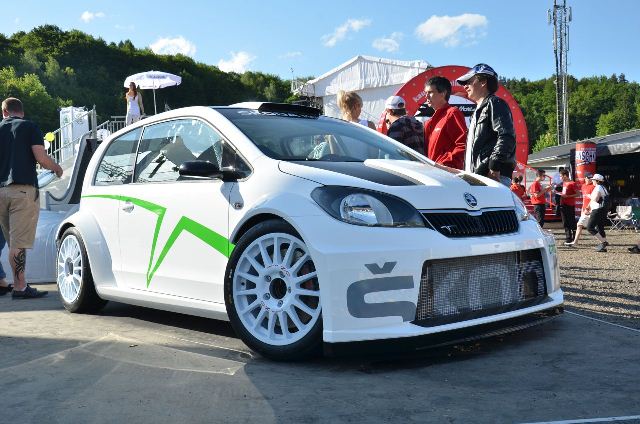Skoda Citigo Rally ön üç çeyrek görünüm