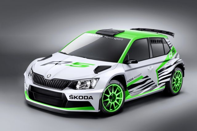 Skoda Fabia R5 yandan ön görünümü