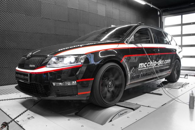 mcchip-dkr Skoda Octavia vRS Combi dinamometre üzerinde