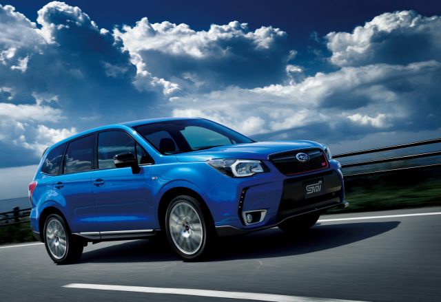 Forester tS hareket hâlinde ön üç çeyrek görünüm
