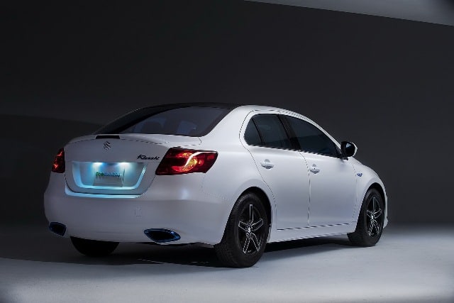 Kizashi EcoCharge arka üç çeyrek görünüm