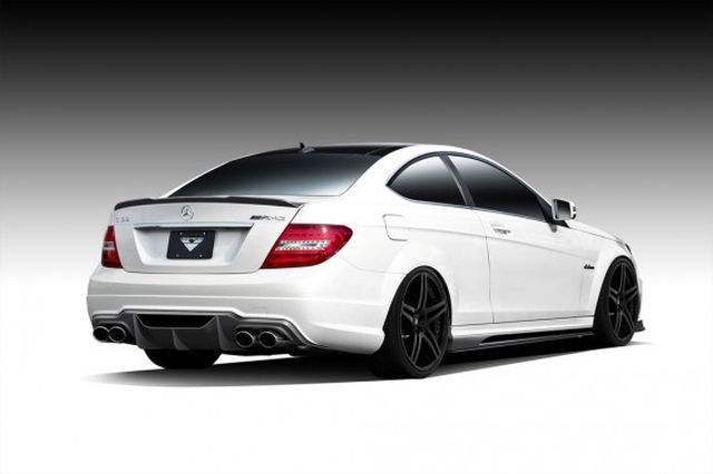 C 63 AMG Coupe Vorsteiner arka görünümü ve karbon fiber difüzörü