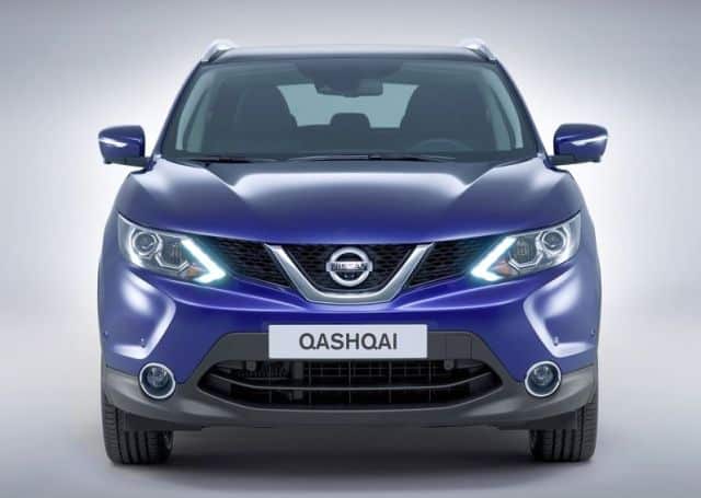 Mavi Nissan Qashqai ön tasarım ve V biçimli ızgara