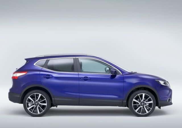 2015 Nissan Qashqai mavi gövde yandan görünüm