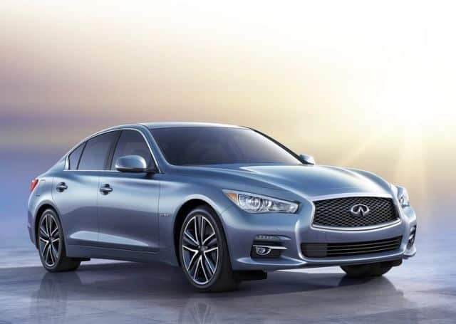 Infiniti Q50 ön tasarımı ve çift kemerli ön ızgara
