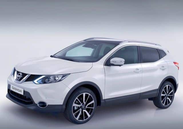 Beyaz Nissan Qashqai önden görünüm