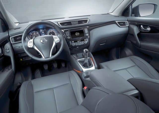 Nissan Qashqai gösterge paneli ve orta konsol