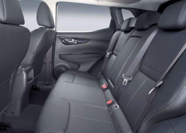 Nissan Qashqai ön koltuklar ve kokpit