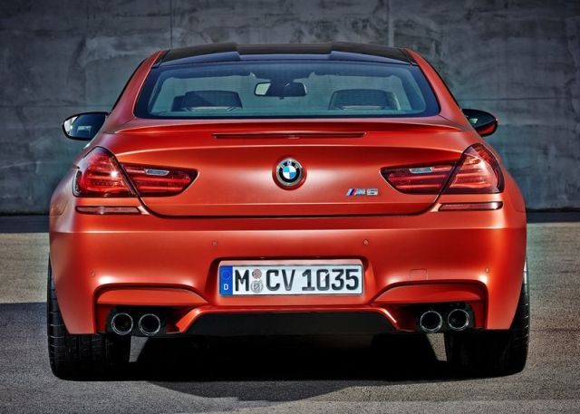 BMW M6 Coupe arkadan görünüm ve M6 rozeti