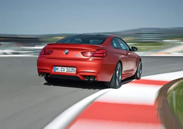 BMW M6 Coupe arka üç çeyrek pist görünümü