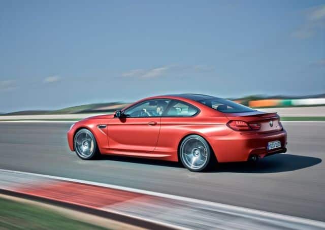 BMW M6 Coupe yandan pist sürüşü