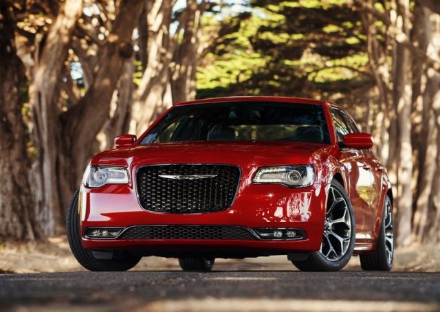 Chrysler 300S arka gövde görünümü