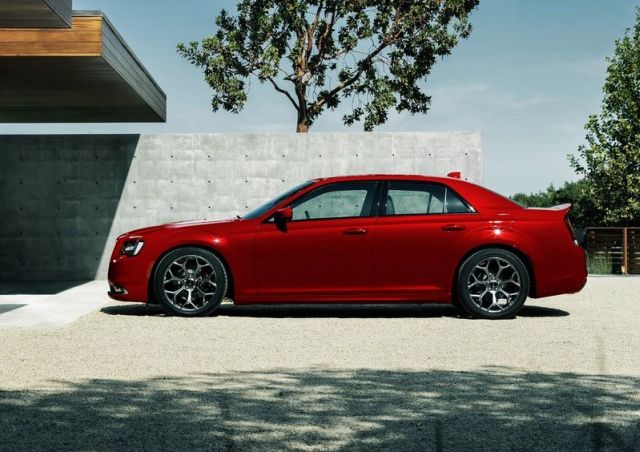 Chrysler 300S sedan gövde arşiv karesi