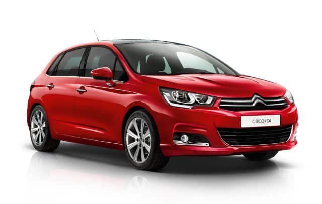 Citroen C4 Restyle kırmızı gövde ön üç çeyrek görünüm