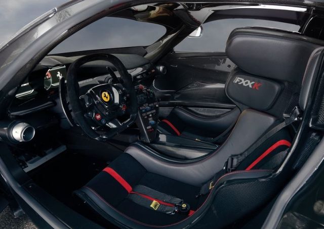 Ferrari FXX K arka üç çeyrek görünüm