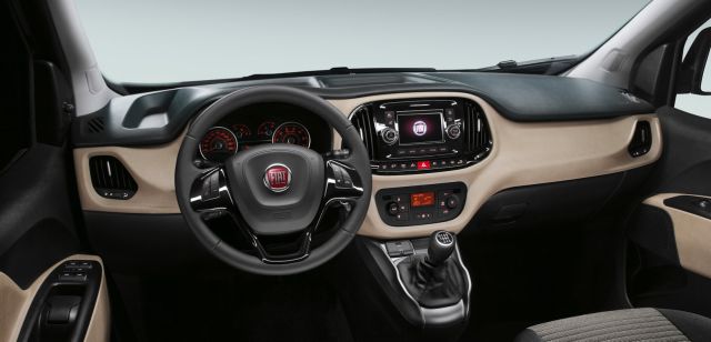 Fiat Doblo Combi kokpit ve manuel şanzıman