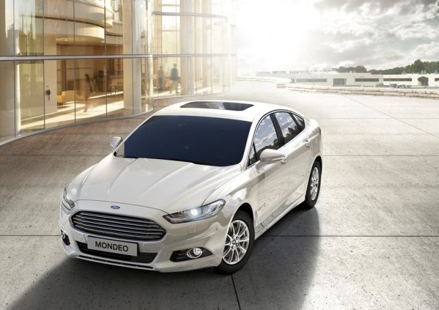 Ford Mondeo Hybrid ön görünüm ve geniş ızgara