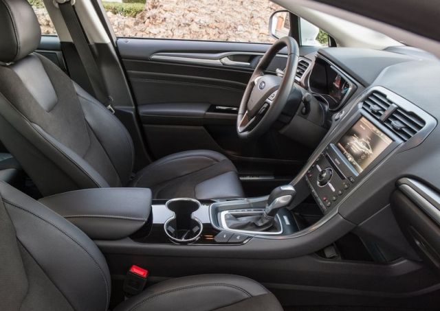 Ford Mondeo Hybrid orta konsol ayrıntısı