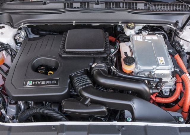 Ford Mondeo Hybrid arka koltuk bölümü