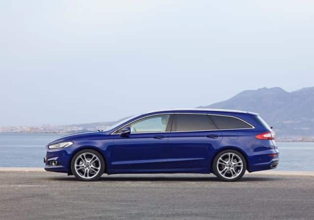 Ford Mondeo Wagon mavi gövde yan görünümü