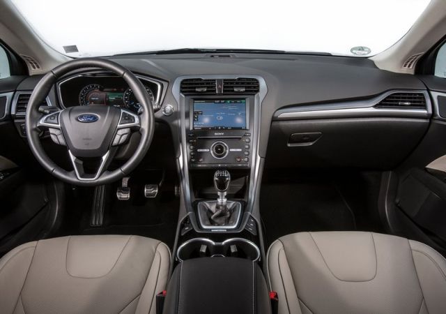 Ford Mondeo kabini direksiyon orta konsol ve manuel vites