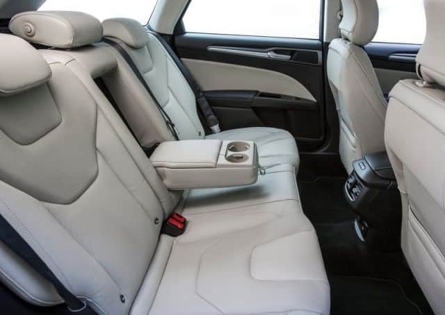 Ford Mondeo arka koltuklar ve katlanır kol dayama