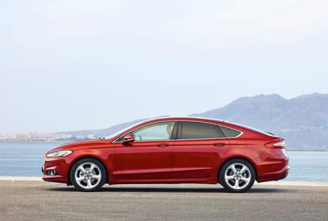Ford Mondeo arka üç çeyrek görünümü