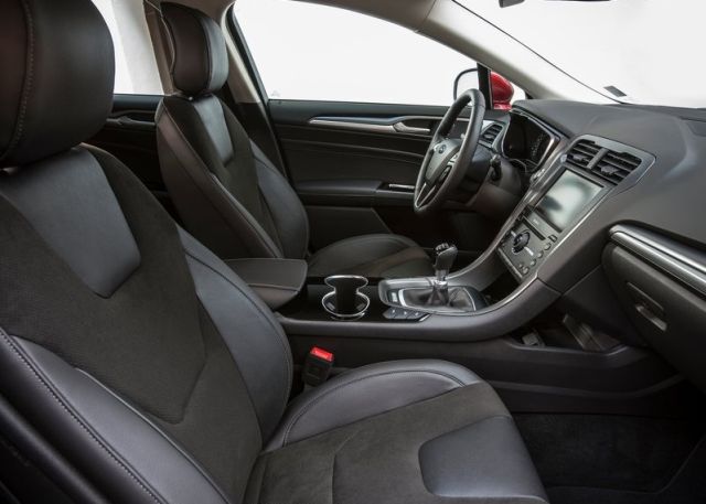 Ford Mondeo kabin ve gösterge paneli