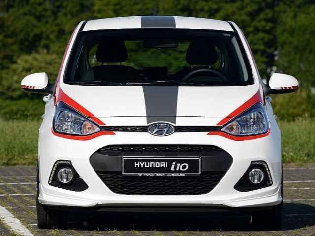 Hyundai i10 Sport ön görünümü ve gövde grafikleri