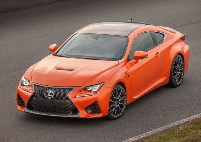 2015 Lexus RC F önden üç çeyrek görünüm