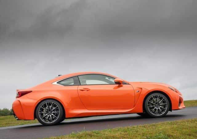 Lexus RC F arka üç çeyrek görünüm