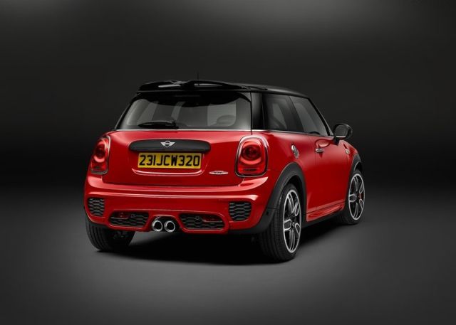 MINI John Cooper Works arka üç çeyrek görünümü