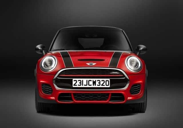 MINI John Cooper Works doğrudan ön görünümü