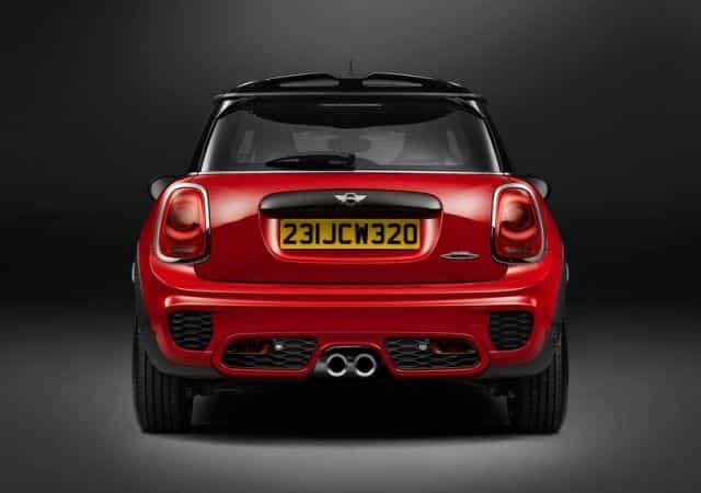 MINI John Cooper Works arka görünüm ve çift egzoz