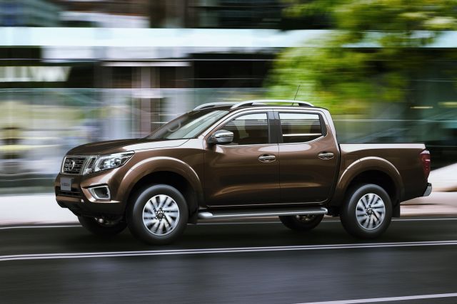 Nissan Navara çift kabin yan profil