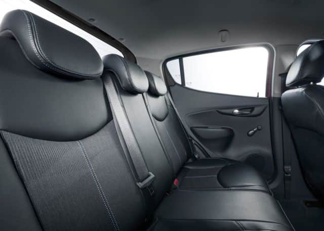 Opel Karl önden üç çeyrek tanıtım görünümü