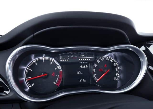 Opel Karl arka görünümü ve stop lambaları