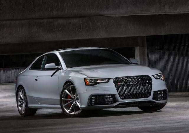 Audi RS 5 Sport Edition ön bölüm ve Singleframe ızgara