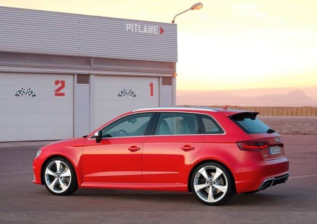 Audi RS 3 Sportback arka üç çeyrek görünüm