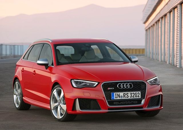 Audi RS 3 Sportback kokpit görünümü