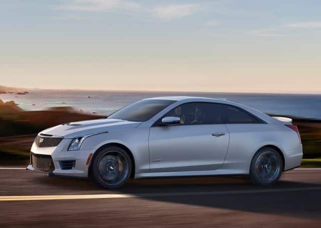 2016 Cadillac ATS-V Coupe yandan sürüş görünümü