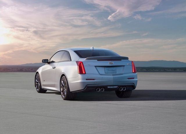 Cadillac ATS-V Coupe arka üç çeyrek görünüm