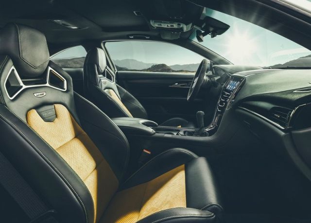 Cadillac ATS-V Coupe Recaro koltuklu iç mekan