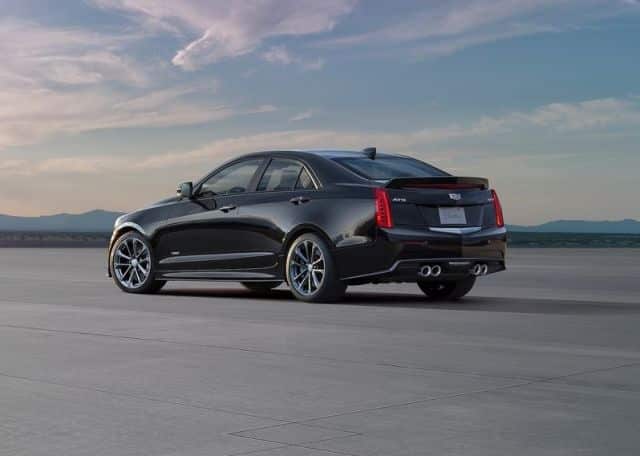 Cadillac ATS-V Sedan arka üç çeyrek görünümü