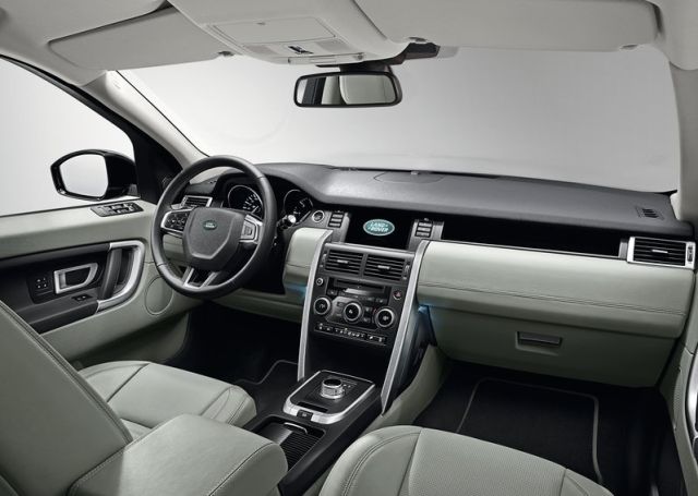Land Rover Discovery Sport ön konsol ve direksiyon