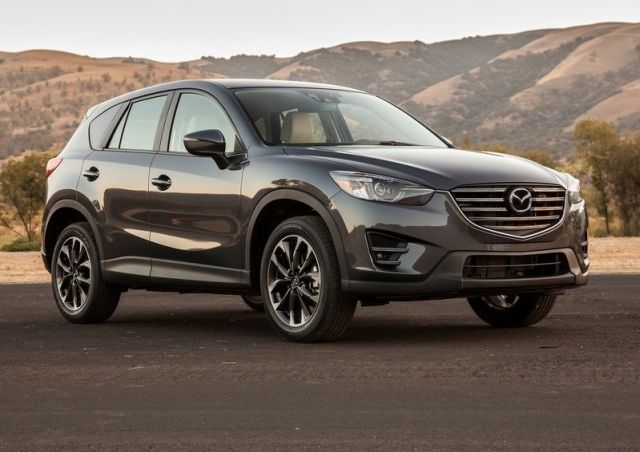 2016 Mazda CX-5 gri gövde ön çapraz görünümü