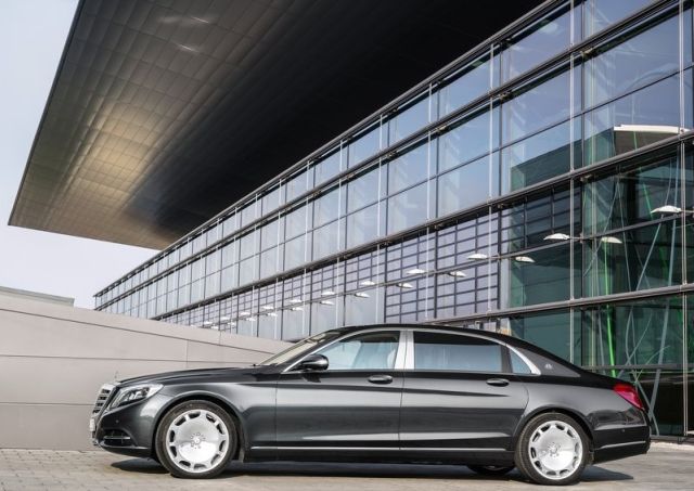 Mercedes-Maybach S600 lüks sedan görünümü