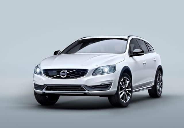 2016 Volvo V60 Cross Country önden üç çeyrek görünüm