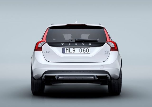 Volvo V60 Cross Country arkadan üç çeyrek görünüm