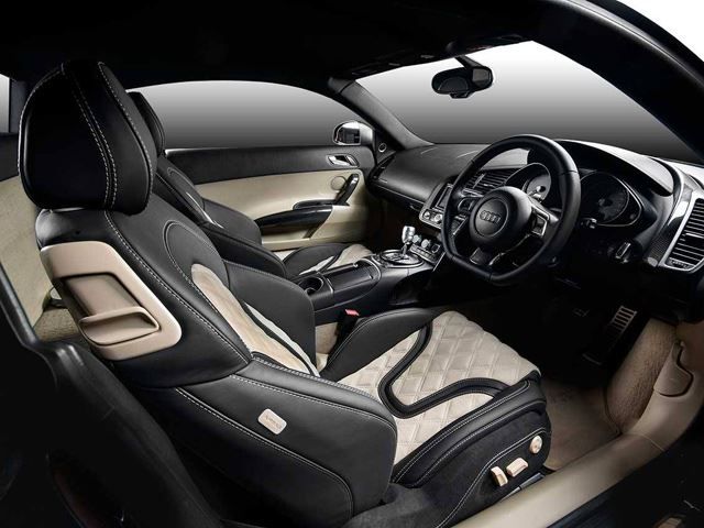 Vilner Audi R8 siyah ve bej iki renkli kabin